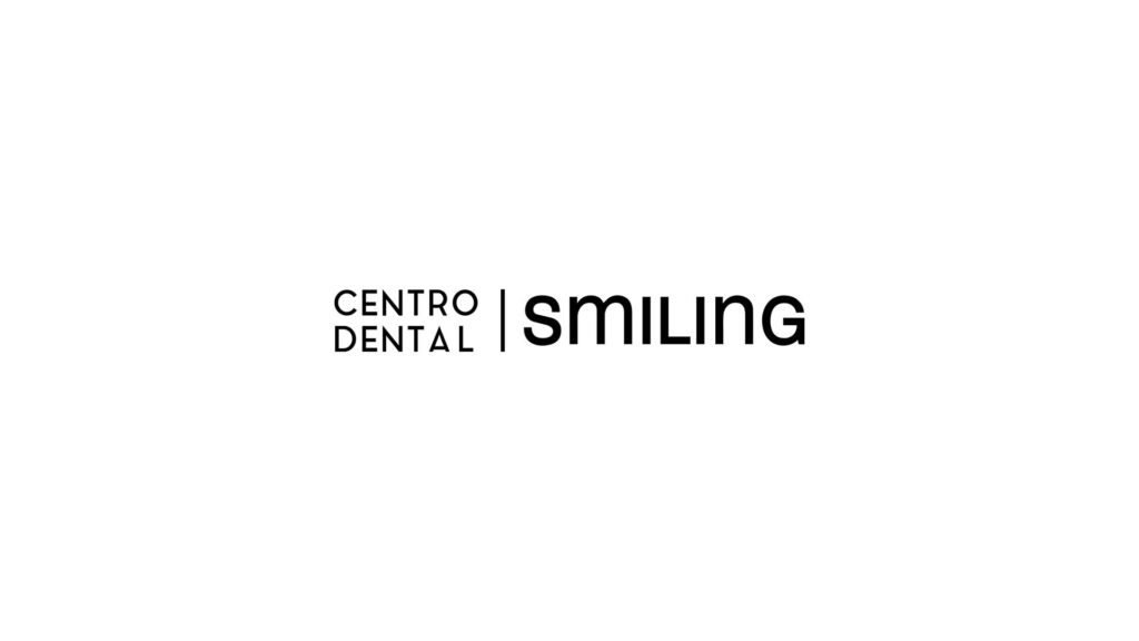 Desarrollo de identidad visual y diseño gráfico de materiales corporativos y cartelería para Clinica Smiling.