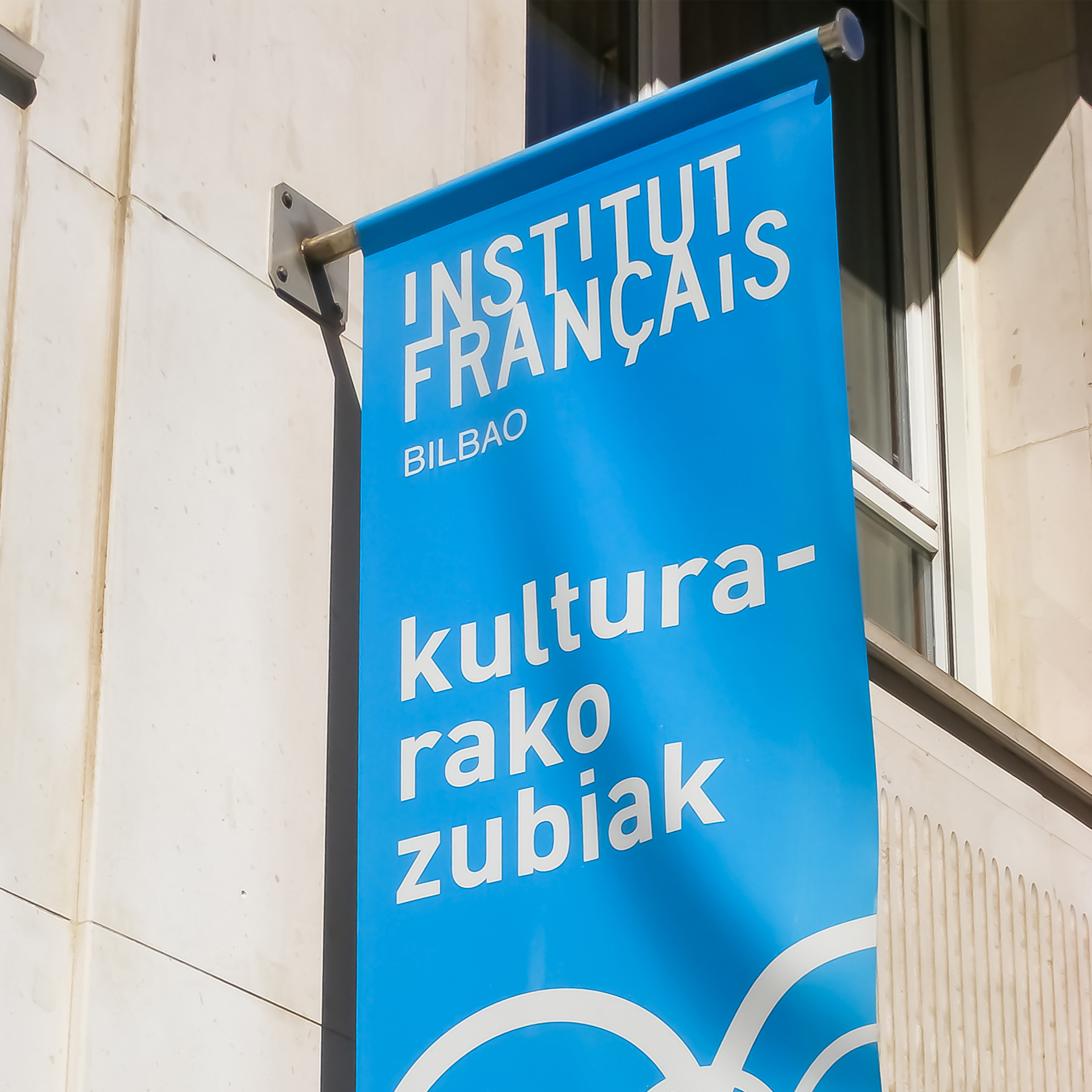 Diseño gráfico y desarrollo de identidad visual para Institut français en Bilbao.